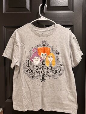 Hocus Pocus Gather Round Sisters Graphic Tee - Grey